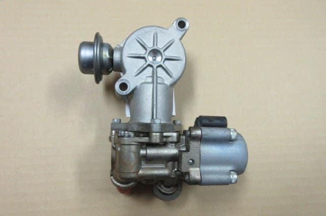 2010 Benz W204 wagon C200 204248 high pressure Fuel Pump high pressure pump