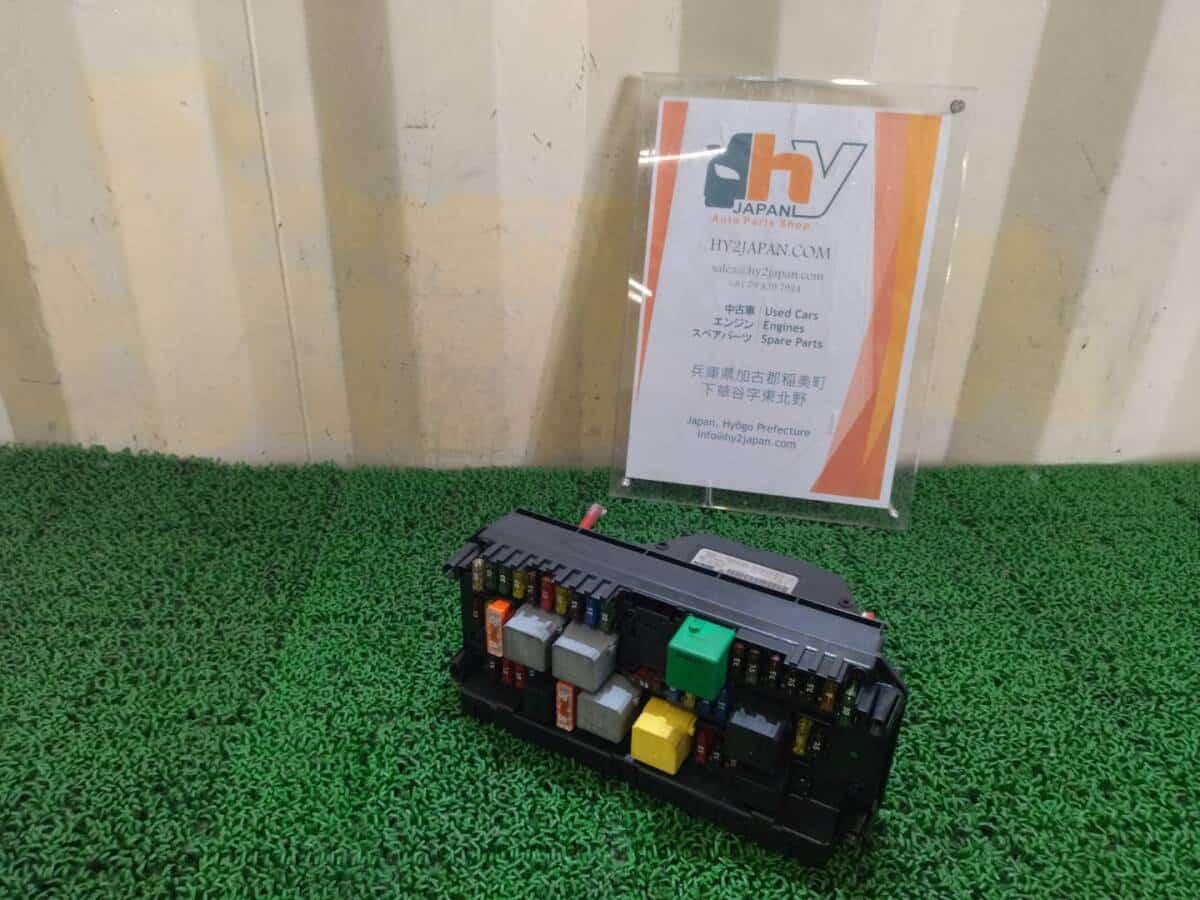 Fuse Box　 size type for Mercedes-Benz C200 CGI DBA-204048 2,010