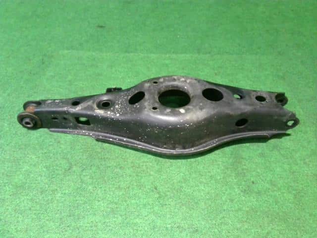 Rear Left Lower Control Arm TOYOTA Harrier 2019 DBA-ZSU65W 4874042010