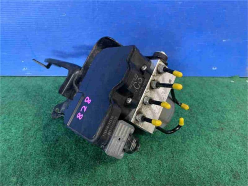 ABS Control Module TOYOTA Harrier 2018 DBA-ASU65W 4405048840