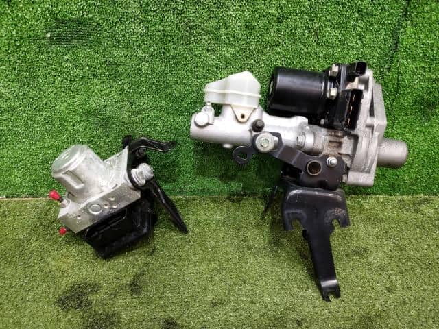 ABS Actuator HONDA Fit 2013 DAA-GP5